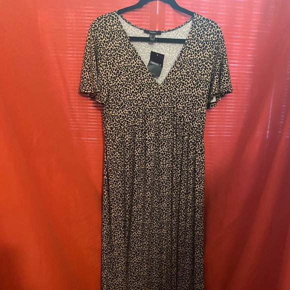 Forever 21 maxi dress Leopard print. - Picture 2 of 2